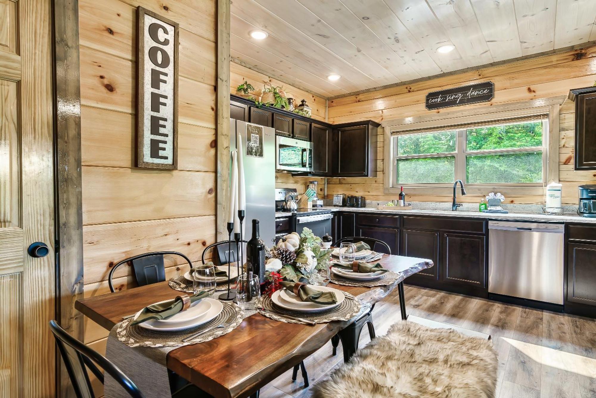 Spring Sale! Indoor Pool, Pet Stays Free, Movie, Hottub Sevierville Exterior foto