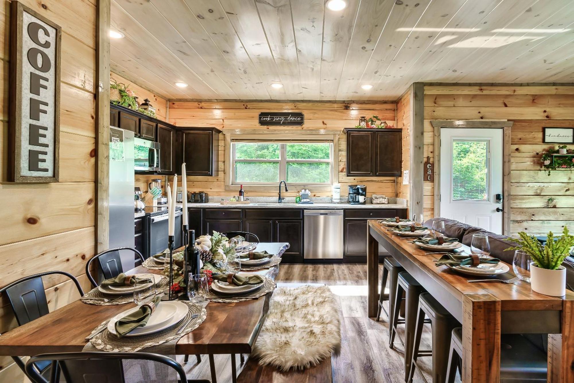 Spring Sale! Indoor Pool, Pet Stays Free, Movie, Hottub Sevierville Exterior foto