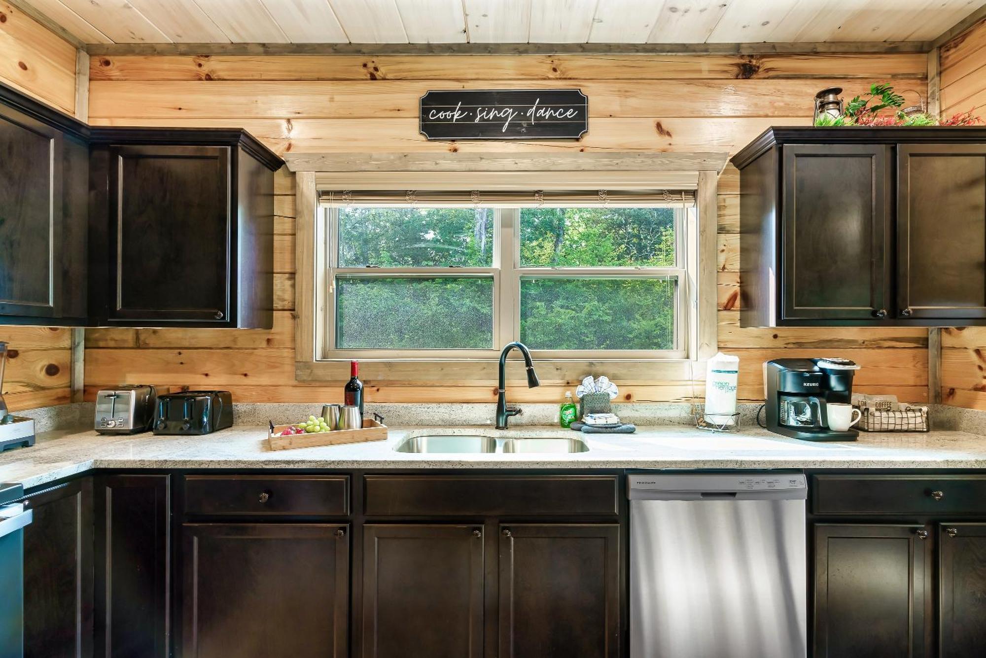 Spring Sale! Indoor Pool, Pet Stays Free, Movie, Hottub Sevierville Exterior foto