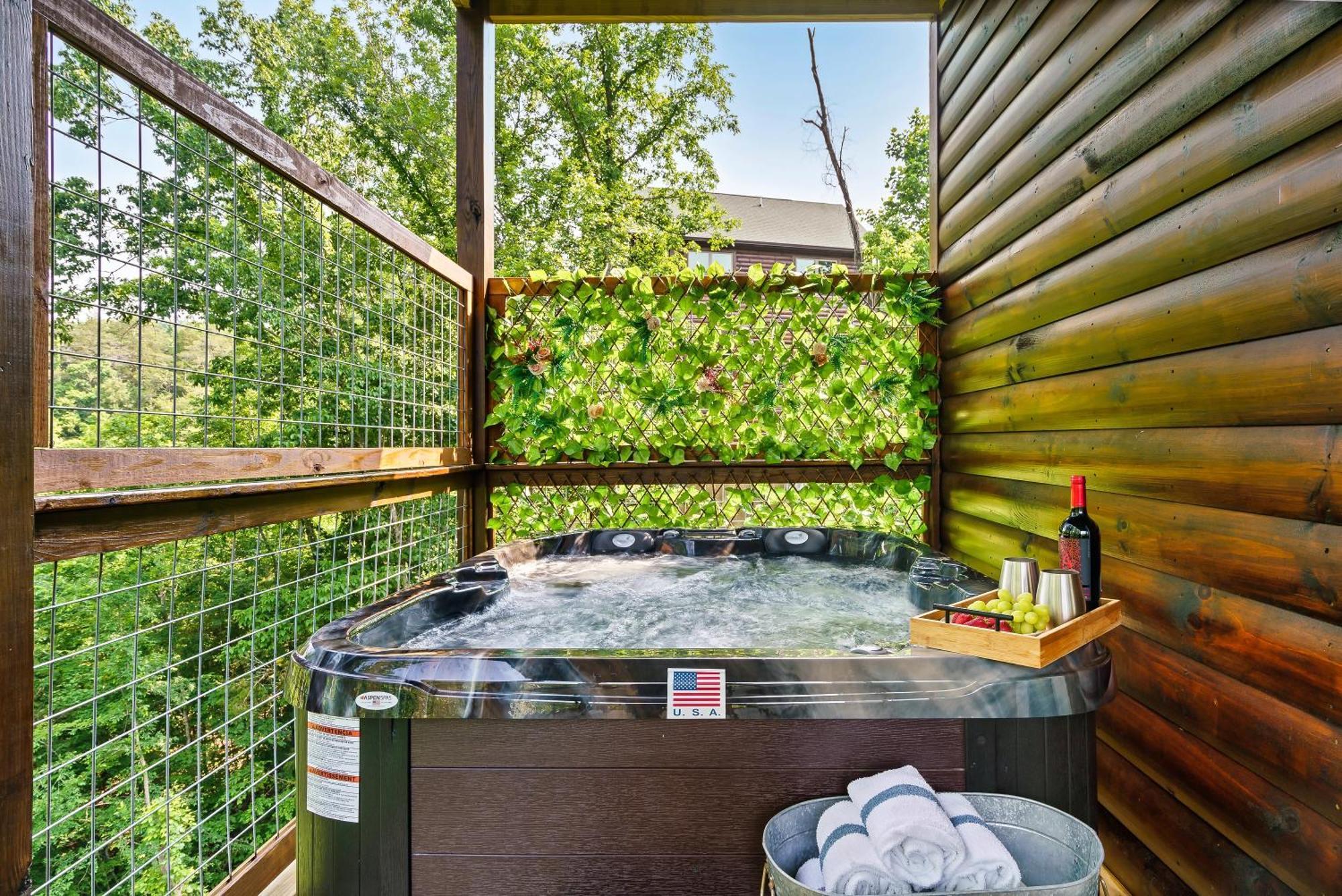 Spring Sale! Indoor Pool, Pet Stays Free, Movie, Hottub Sevierville Exterior foto