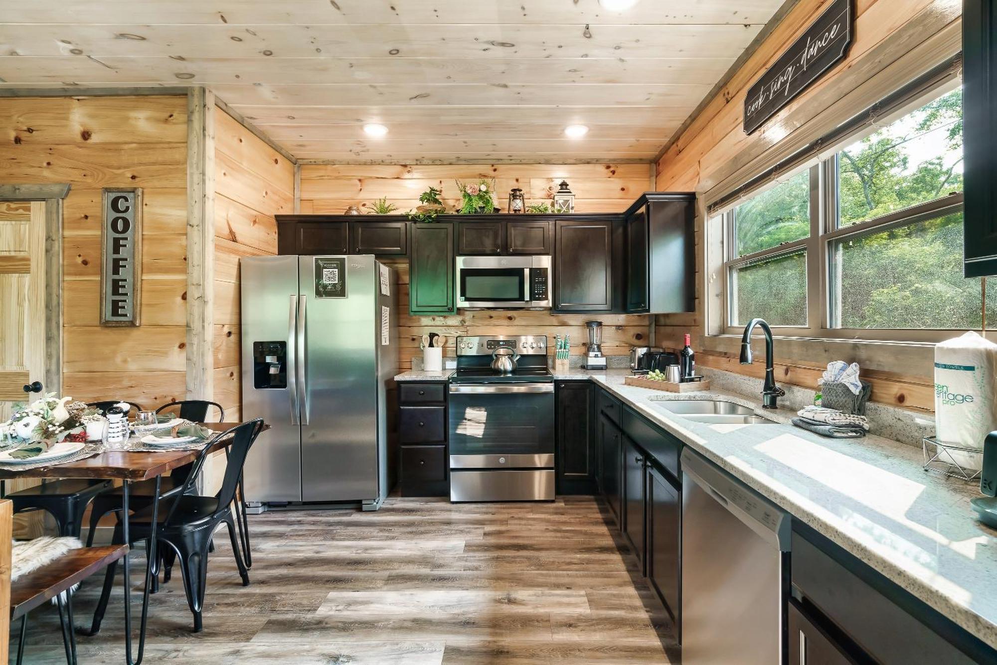 Spring Sale! Indoor Pool, Pet Stays Free, Movie, Hottub Sevierville Exterior foto